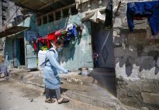 جانب من عملية التعقيم في شوارع غزة - أرشيفية