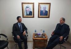 عضو اللجنة المركزية لحركة فتح روحي فتوح مع السفير الصيني