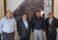 رئيس بلدية دير البلح يستقبل وفد من المجلس الأعلى للشباب والرياضة