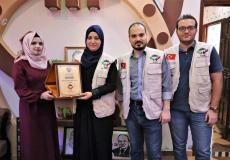 تكريم عائلة رزان النجار