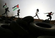 شبان عند الحدود الشرقية لقطاع غزة مع إسرائيل -ارشيف-