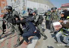 الاحتلال يعتدى على صحفيين فلسطينيين