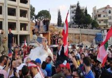 عروسان في المظاهرات اللبنانية