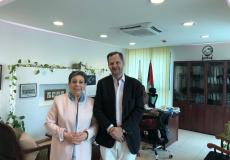 حنان عشراوي وسيرجيو جاراميلو كارو