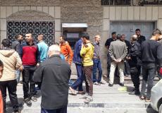 موظفي السلطة الفلسطينية في قطاع غزة أمام البنوك