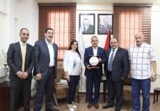 الخليل: غرفة التجارة والصناعة تبحث التعاون مع اتحاد الجمعيات الخيرية