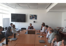 عشراوي تقدم محاضرة سياسية للجنة الدولية للصليب الأحمر في القدس