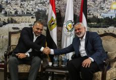 رئيس المكتب السياسي لحركة حماس إسماعيل هنية واللواء عباس كامل