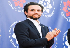 ولي العهد الأردني يقدم التهاني لولده