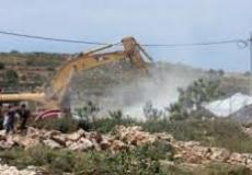 آليات الاحتلال الاسرائيلي تجرف أرض زراعية في الضفة الغربية المحتلة