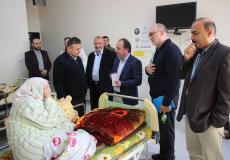 وفد تركي يطلع على خدمات الوفاء بغزة