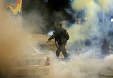 قوات الاحتلال تطلق قنابل الغاز - أرشيفية