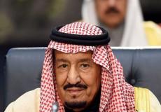 شاهد طائرات مقاتلة سعودية ترافق موكب الملك سلمان