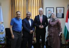 وزير التربية والتعليم مع مؤسسة أنيرا