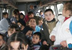 الشرطة تضبط حافلة نقل طلاب بحمولة زائدة بلغت 18 طالب في الخليل ارشيف