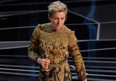 فيديو سرقة تمثال الأوسكار الذهبي من فرانسيس مكدورماند 