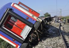 عشرات القتلى والجرحى بانحراف قطار عن سكته في تركيا