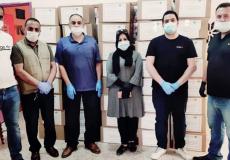 المركز الفلسطيني  ينفذ المرحلة الأولى من توزيع حقائب الرعاية الصحية