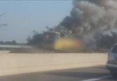 اندلاع حريق في حافلة على شارع 6 قرب نتسني عوز