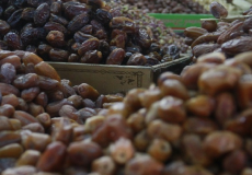 الاقتصاد تضبط 3 أطنا تمور إسرائيلية في نابلس وتغلق ملحمة