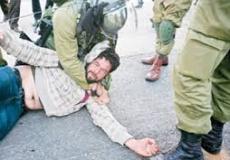 تعرض مواطن فلسطيني للاعتداء من قبل جنود الاحتلال