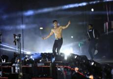 ظهور محمد رمضان عاري الصدر في حفله الغنائي الأخير