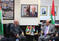 وزير الأشغال العامة والإسكان مفيد الحساينة ونظيره الأردني يحيى الكسبي