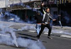الاحتلال يطلق قنابل الغاز على المتظاهرين الفلسطينيين