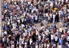 اخبار السودان اليوم: المظاهرات تصل مقرات الجيش لأول مرة (فيديو)