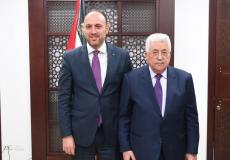 الرئيس عباس يستدعي ممثل فلسطين في واشنطن حسام زملط