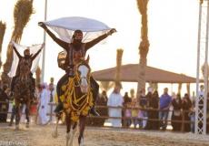 في سوق عكاظ ظهرت السعوديات كفارسات محترفات يروضن الخيل