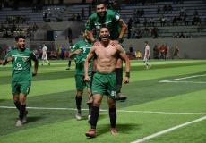 محمود وادي رفقة لاعبي فريقه بالمصري