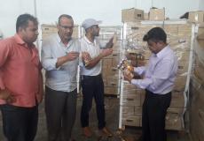 بلدية رفح تتلف "18 ألف لتر" عصير أطفال فاسد