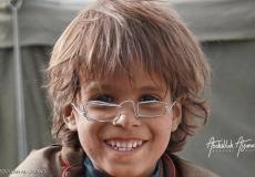 نظارة طفل يمني تحصد 2.5 مليون ريال في مزاد علني