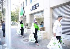 جوال تدعم التنمية الاجتماعية بطرود صحية في غزة