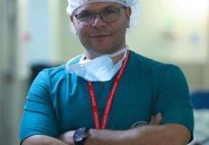 طاقم الجراحة ينجحوا باستئصال ورم رئوي متصل بالعمود الفقري