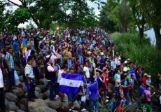 آلاف المهاجرين يبدأون الزحف نحو الحدود الأمريكية