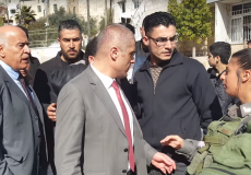 مشادة كلامية بين جبريل الرجوب ومجندة إسرائيلية