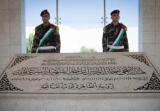 القيادة تضع اكاليل زهور على ضريح الشهيد الراحل ياسر عرفات