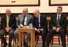 سفير فلسطين بالقاهرة دياب اللوح يقدم العزاء لأسرة الحاجة خديجة عرفات