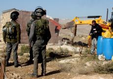 الاحتلال يهدم بركسا بالخليل