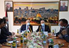 اشتية: حريصون على تعزيز صمود المواطنين بتقديم أفضل الخدمات