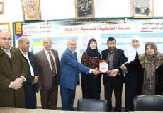 ثابت يكرم المعلمة المتميزة على مستوى فلسطين فضية أبو ميري