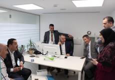 غرفة الخليل تدين الهجوم على معرض شركة جوال