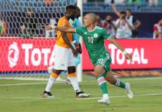 سفيان فيغولي لاعب الجزائر 