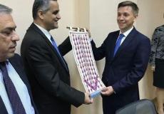 وزير الاتصالات وتكنولوجيا المعلومات علام موسى مع نظيره الروسي قسطنطين نوسكوف.jpg