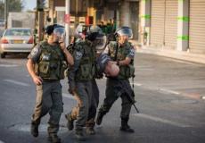 جنود الاحتلال الاسرائيلي يعتقلون مواطناً فلسطينياً