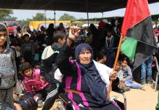 مسنة فلسطينية تشارك في مسيرة العودة الكبرى شرق قطاع غزة قبل ذكرى النكبة -ارشيف-