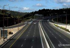 الطريق الرئيسي في القدس خالي