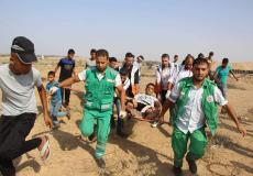  الخدمات الطبية تسعف عشرات المواطنين وتستنكر اعتداءات الاحتلال